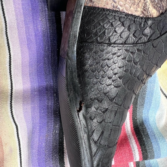 Rare Freda Salvador Dusty Pink Black Snake Embossed Ankle Boots - Picture 4 of 11